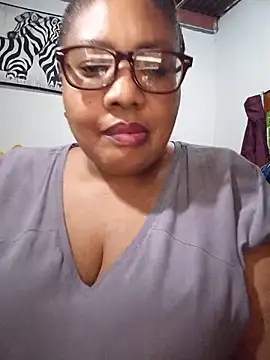Snapshot of YELLOW_BONE chatting on May 26, 2026, 8:49 pm YELLOW BONE online show from May 26, 2026, 8:49 pm