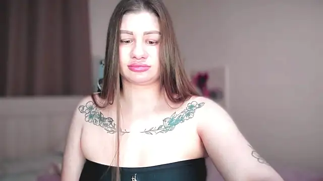 JuicyHelenX online show from February 25, 2026, 9:24 pm