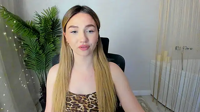 Snapshot of GracefulLook chatting on January 17, 2025, 10:56 pm GracefulLook online show from January 17, 2025, 10:56 pm