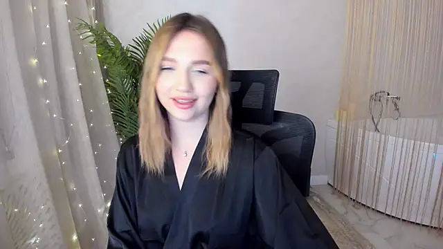 Snapshot of GracefulLook chatting on January 21, 2025, 5:51 pm GracefulLook online show from January 21, 2025, 5:51 pm