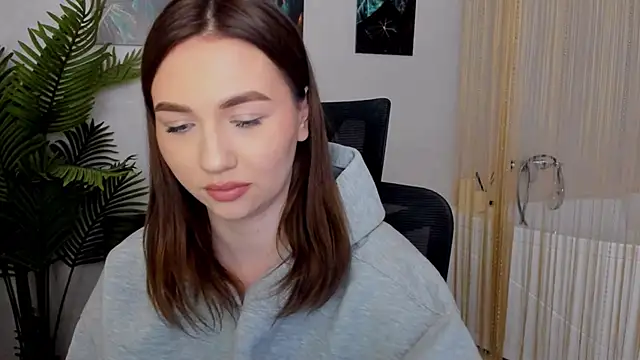 Snapshot of GracefulLook chatting on February 17, 2025, 10:36 pm GracefulLook online show from February 17, 2025, 10:36 pm