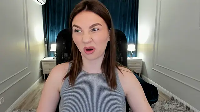 Snapshot of GracefulLook chatting on February 22, 2025, 3:34 am GracefulLook online show from February 22, 2025, 3:34 am