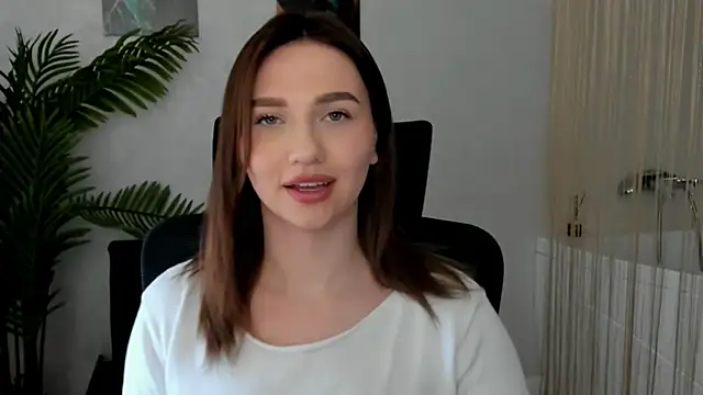 Snapshot of GracefulLook chatting on March 4, 2025, 6:26 am GracefulLook online show from March 4, 2025, 6:26 am