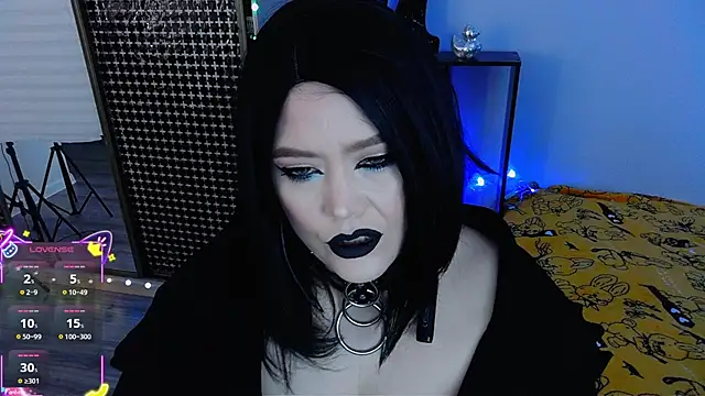 wickedxqueen online show from April 18, 2026, 3:16 pm