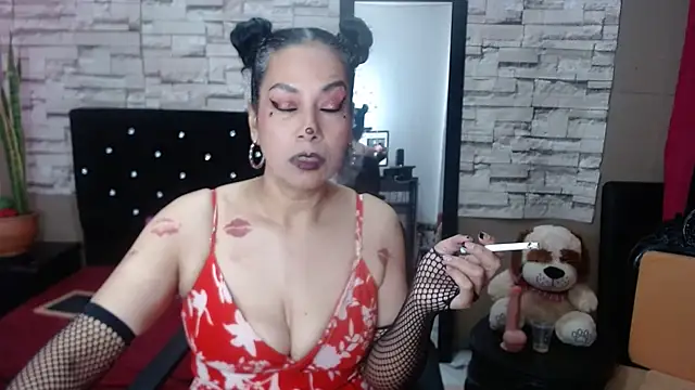 Snapshot of MarianaNight02 chatting on October 31, 2025, 5:52 am MarianaNight02 online show from October 31, 2025, 5:52 am