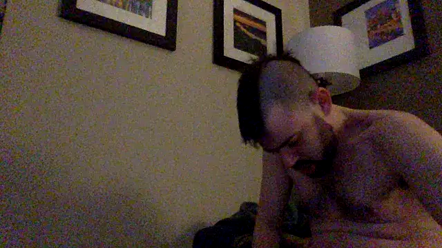 Snapshot of Fr4nk1eFFuxxx chatting on January 4, 2025, 7:55 am Fr4nk1eFFuxxx online show from January 4, 2025, 7:55 am