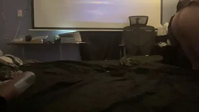 Snapshot of Fr4nk1eFFuxxx chatting on September 19, 2025, 10:10 pm Fr4nk1eFFuxxx online show from September 19, 2025, 10:10 pm