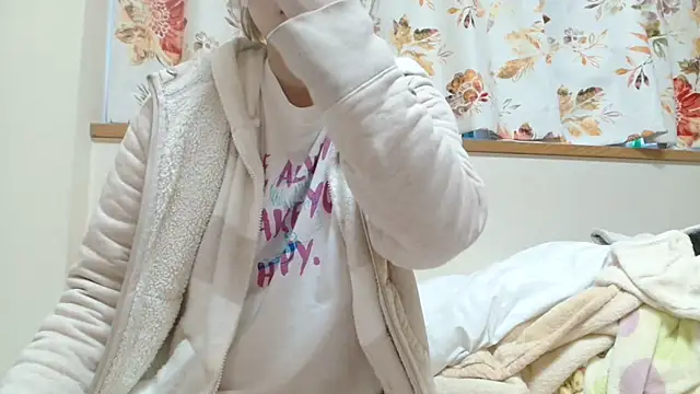 liliyRiSAcha-n online show from December 19, 2024, 5:51 am