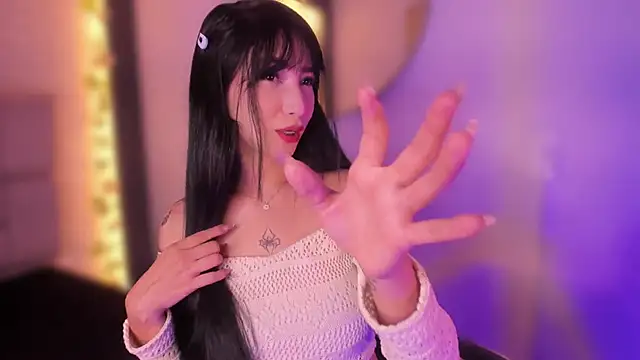 emma woods  online show from December 10, 2024, 12:16 pm