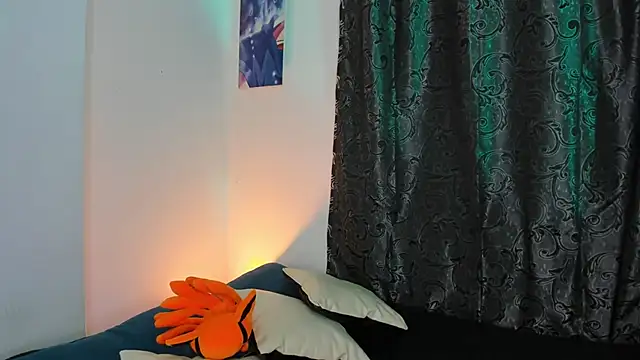 emma woods  online show from September 9, 2025, 2:44 am