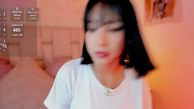 emma woods  online show from October 10, 2025, 7:35 pm