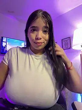 Snapshot of tati_reyess chatting on April 19, 2026, 11:09 am tati reyess online show from April 19, 2026, 11:09 am