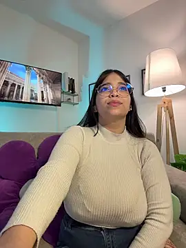 Snapshot of tati_reyess chatting on April 24, 2026, 12:18 pm tati reyess online show from April 24, 2026, 12:18 pm