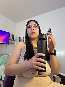 Snapshot of tati_reyess chatting on April 27, 2026, 12:25 pm tati reyess online show from April 27, 2026, 12:25 pm