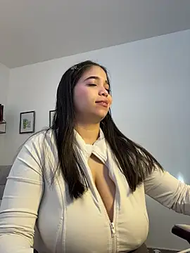Snapshot of tati_reyess chatting on May 1, 2026, 12:43 pm tati reyess online show from May 1, 2026, 12:43 pm