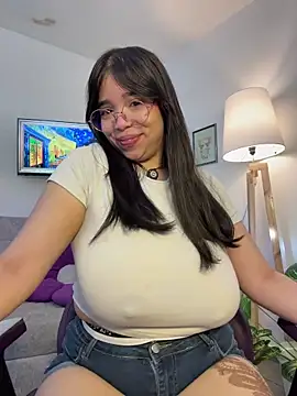 Snapshot of tati_reyess chatting on May 20, 2026, 12:44 pm tati reyess online show from May 20, 2026, 12:44 pm