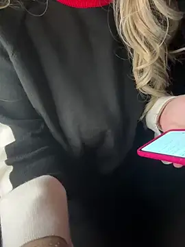 Snapshot of Mayoosh6 chatting on February 9, 2025, 9:47 am Mayoosh6 online show from February 9, 2025, 9:47 am