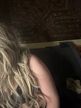 Snapshot of Mayoosh6 chatting on February 20, 2025, 7:52 pm Mayoosh6 online show from February 20, 2025, 7:52 pm