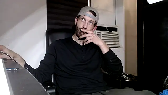 Snapshot of leanjamesdean chatting on February 13, 2025, 2:20 pm leanjamesdean online show from February 13, 2025, 2:20 pm