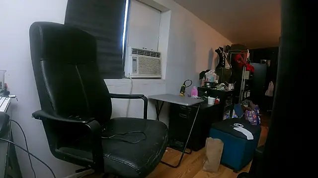 Snapshot of leanjamesdean chatting on March 5, 2025, 10:43 pm leanjamesdean online show from March 5, 2025, 10:43 pm