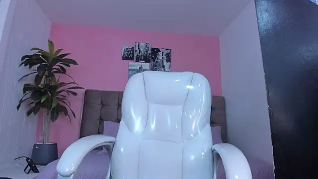 aleja cute  online show from January 17, 2025, 3:45 am