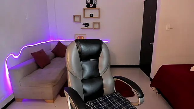 Kristen Garner online show from December 3, 2025, 7:23 pm