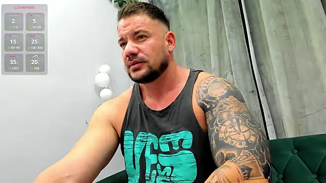 Snapshot of musclemonster31 chatting on February 19, 2025, 8:12 am musclemonster31 online show from February 19, 2025, 8:12 am
