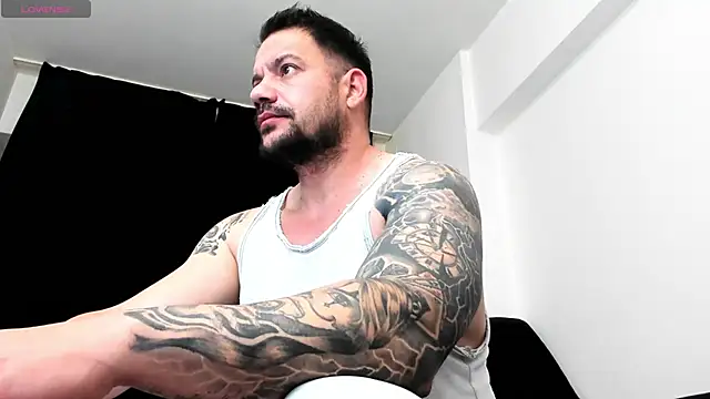 musclemonster31 online show from December 21, 2025, 11:56 pm