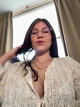 AmelieLaurent  online show from November 12, 2025, 3:01 pm