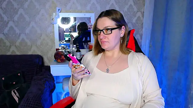 Snapshot of EndlessLustX chatting on February 18, 2025, 1:32 am EndlessLustX online show from February 18, 2025, 1:32 am