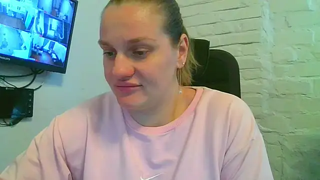 Snapshot of EndlessLustX chatting on September 24, 2025, 8:06 am EndlessLustX online show from September 24, 2025, 8:06 am