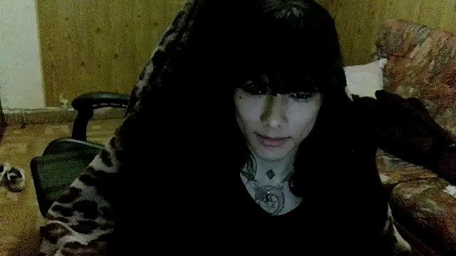 calliemaggotbone online show from December 2, 2025, 9:47 am