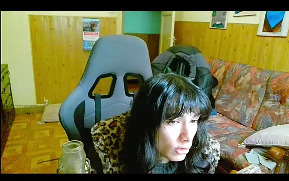 calliemaggotbone online show from December 18, 2025, 2:34 pm