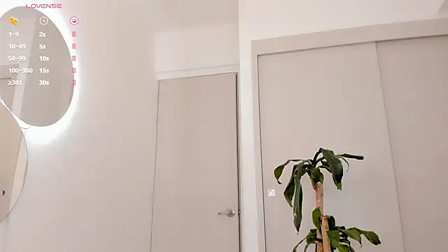 mia yourmommy online show from January 25, 2025, 5:40 am