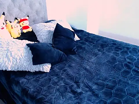 diana  34 online show from April 14, 2026, 10:49 pm