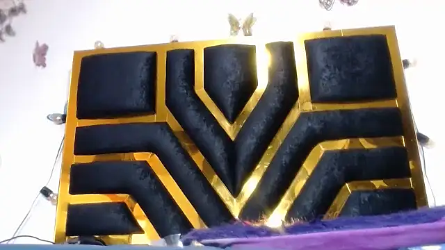 Helennahot online show from April 10, 2026, 6:34 pm