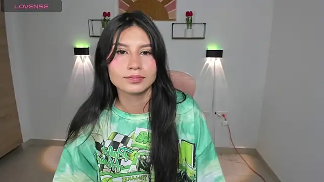 Snapshot of emily_villamil chatting on February 5, 2026, 9:30 pm emily villamil online show from February 5, 2026, 9:30 pm