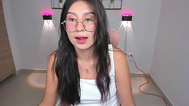 Snapshot of emily_villamil chatting on February 7, 2026, 9:51 pm emily villamil online show from February 7, 2026, 9:51 pm