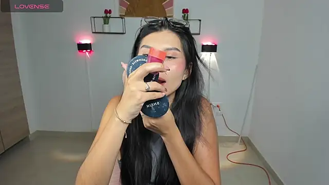 Snapshot of emily_villamil chatting on February 27, 2026, 9:48 pm emily villamil online show from February 27, 2026, 9:48 pm