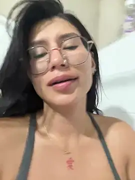 Snapshot of emily_villamil chatting on February 28, 2026, 4:41 pm emily villamil online show from February 28, 2026, 4:41 pm