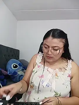 KathieBurning online show from December 3, 2025, 4:27 pm