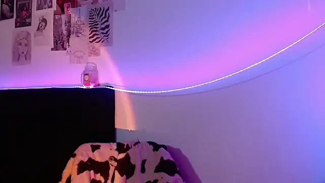 Coralinnee  online show from February 6, 2025, 4:31 am