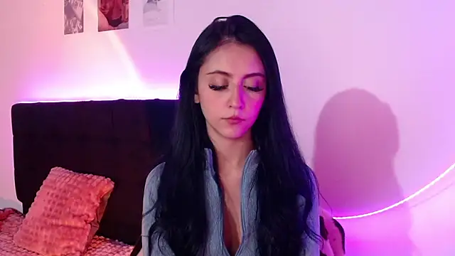 Coralinnee  online show from March 7, 2025, 4:13 am