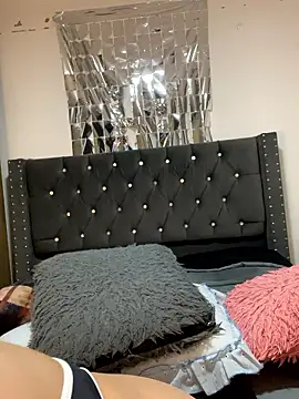 Lady  Pink online show from January 18, 2026, 9:13 am