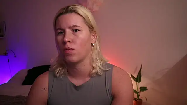 moonamii online show from December 11, 2024, 4:20 pm