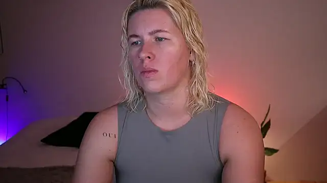 moonamii online show from January 23, 2025, 3:22 pm