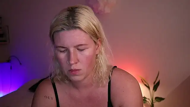 moonamii online show from January 25, 2025, 6:24 pm