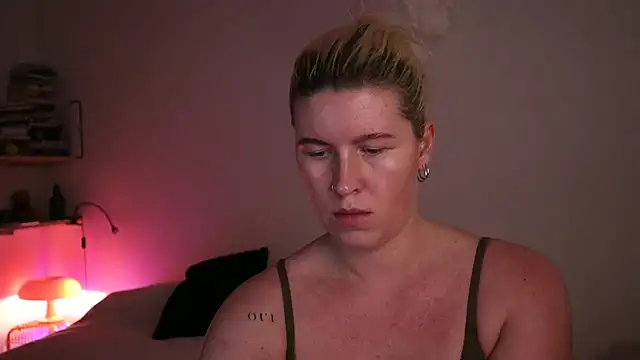 moonamii online show from February 18, 2025, 7:52 pm