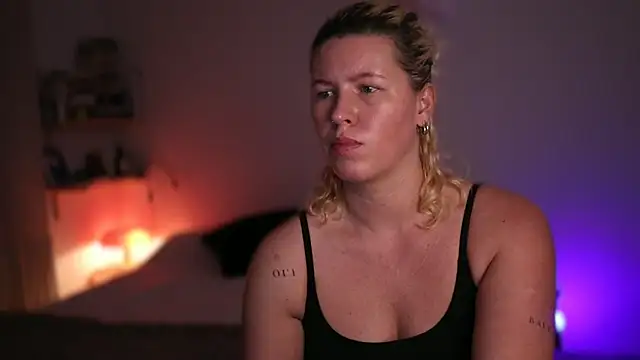 moonamii online show from March 16, 2025, 6:34 pm