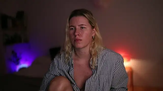 moonamii online show from September 16, 2025, 7:04 pm